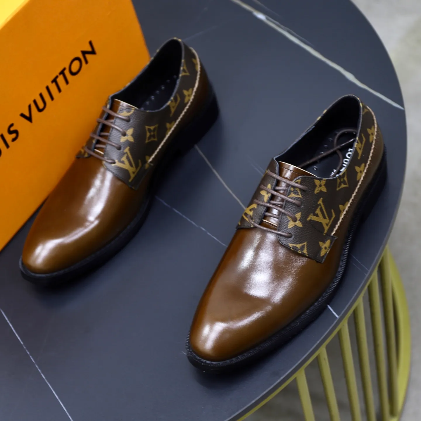 Ex-factory price: 500💰🙅‍♂️🙅‍♂️🙅‍♂️ Brand: LV Louis Vuitton Standard code: Men's size 38-44 (45 can be customized) Grade: Same style as the official website Original order quality Material: Original cowhide surface Comfortable sheepskin lining Original outsole Style category: Men's fashionable casual leather shoes Distinguished big-name luxury elements Top luxury Color: actual picture color